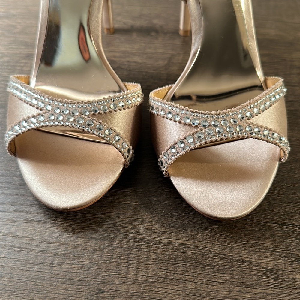 Elegant BADGLEY MISCHKA Roxy Sandals. - Picture 9 of 13